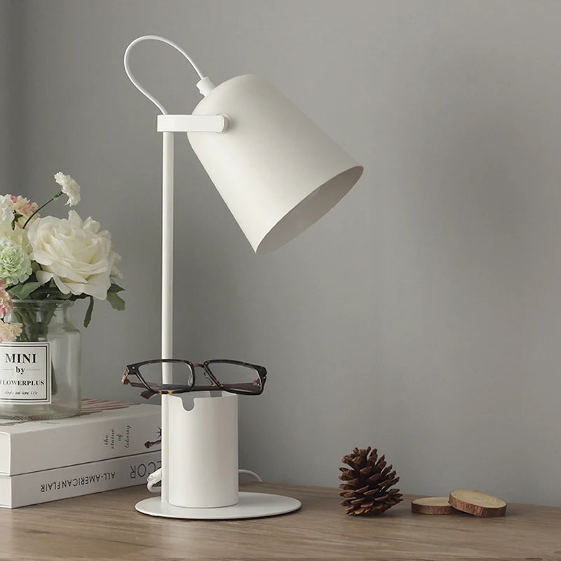 Luminária de Mesa LED com Porta-Caneta e Proteção Ocular – Design Nórdico