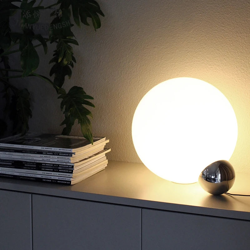 Luminária de Mesa Bola de Vidro Branca com Dourado Nórdica E27
