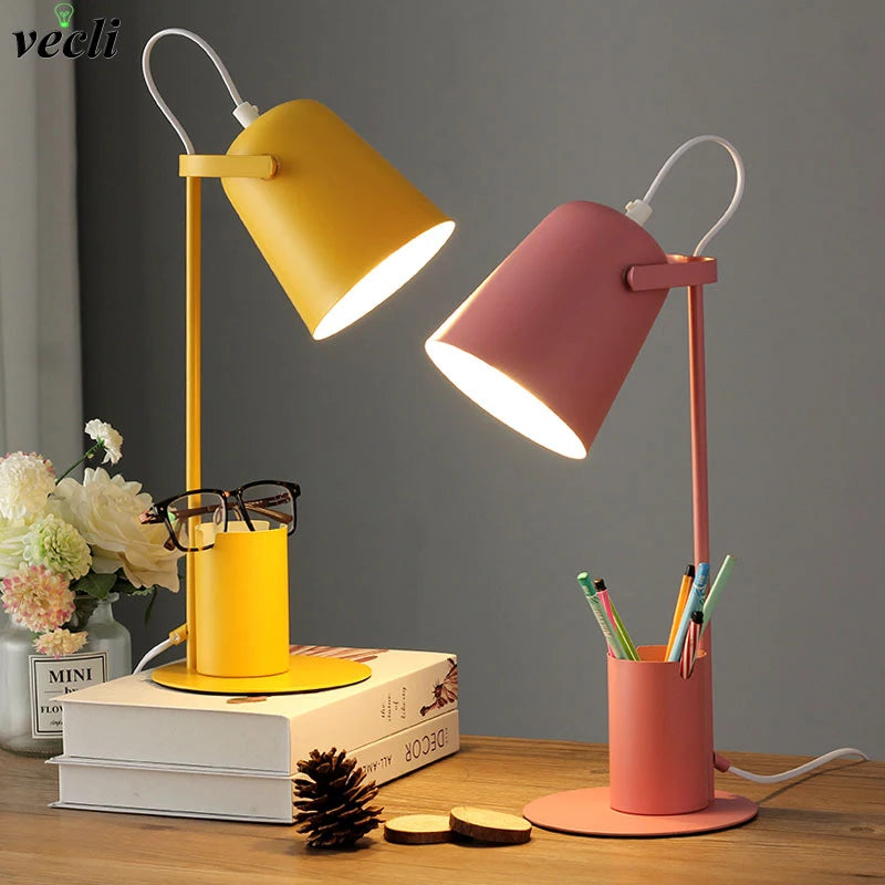 Luminária de Mesa LED com Porta-Caneta e Proteção Ocular – Design Nórdico