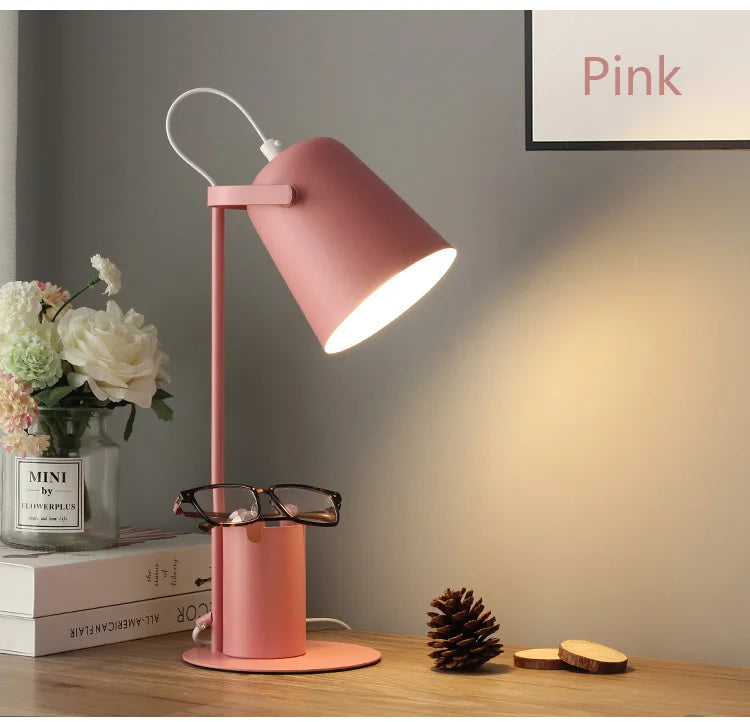Luminária de Mesa LED com Porta-Caneta e Proteção Ocular – Design Nórdico