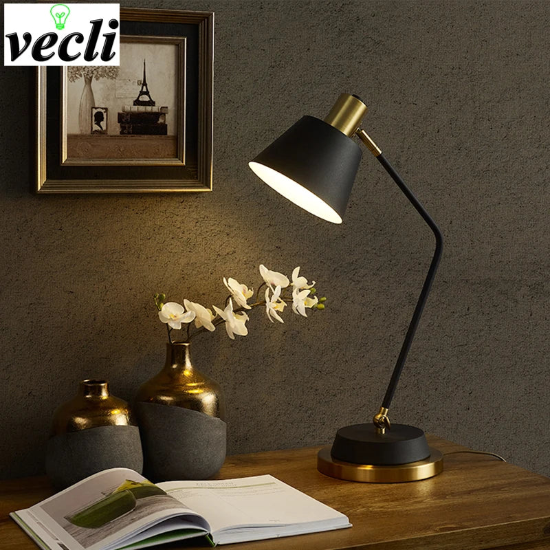 Luminária de Mesa Ferro Nórdica Flexível LED – Proteção Ocular para Leitura