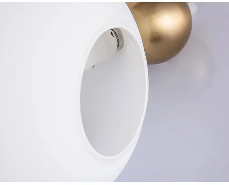 Luminária de Mesa Bola de Vidro Branca com Dourado Nórdica E27