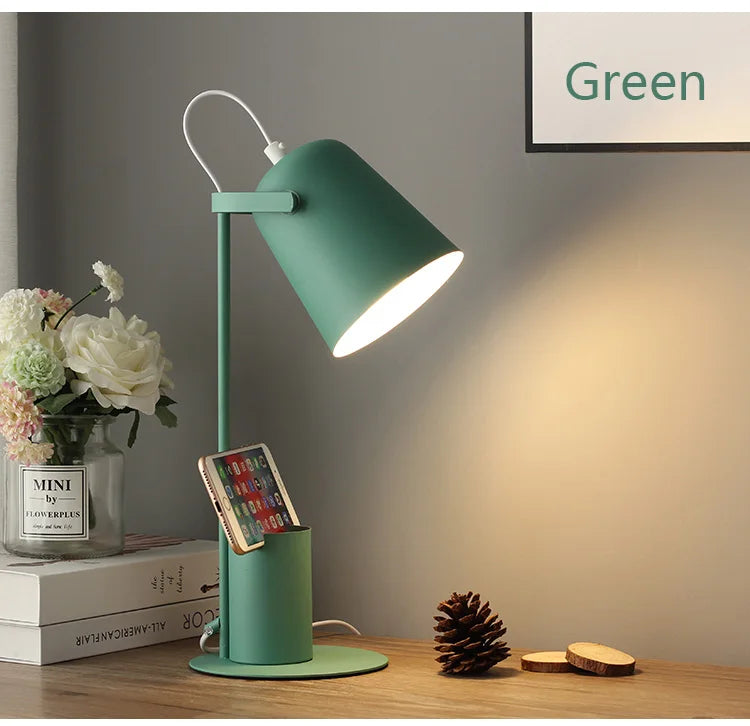 Luminária de Mesa LED com Porta-Caneta e Proteção Ocular – Design Nórdico