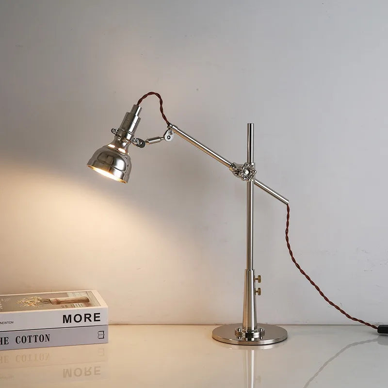 Luminária de Mesa Industrial com Braço Articulado e Presilha – LED Retrô