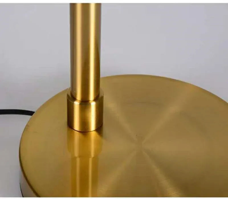 Luminária de Mesa Metal Pesado Latão Fosco com Cabo Tecido LED – Vintage