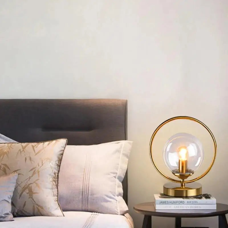 Luminária de Mesa Latão com Esfera de Vidro – Sala, Quarto e Cabeceira