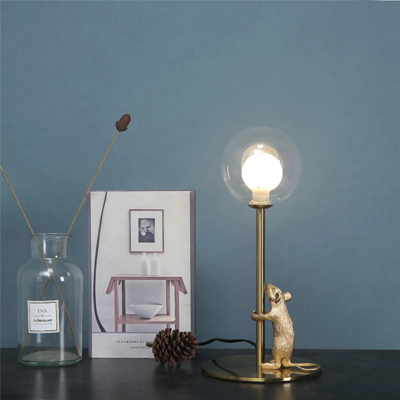 Luminária de Mesa Ratinho Resina LED – Decorativa para Casa e Presente