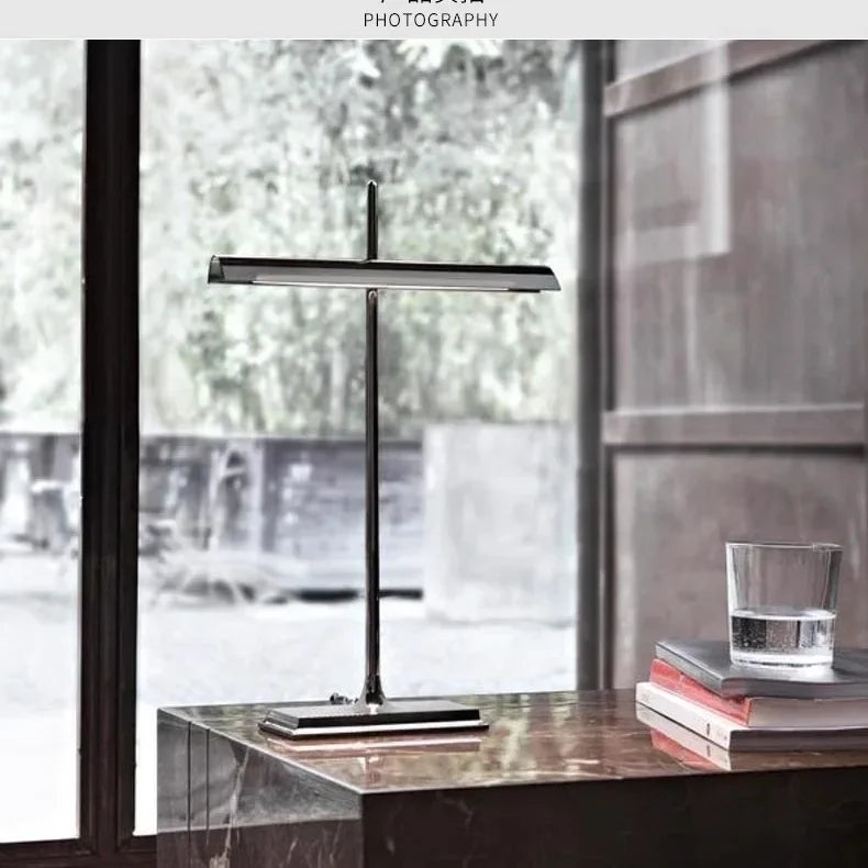 Luminária de Mesa Italiana para Estudo, Café e Decoração de Ambiente