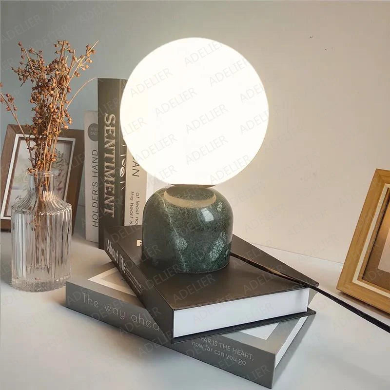 Luminária de Mesa Mármore com Bola de Vidro – Decoração para Sala e Quarto
