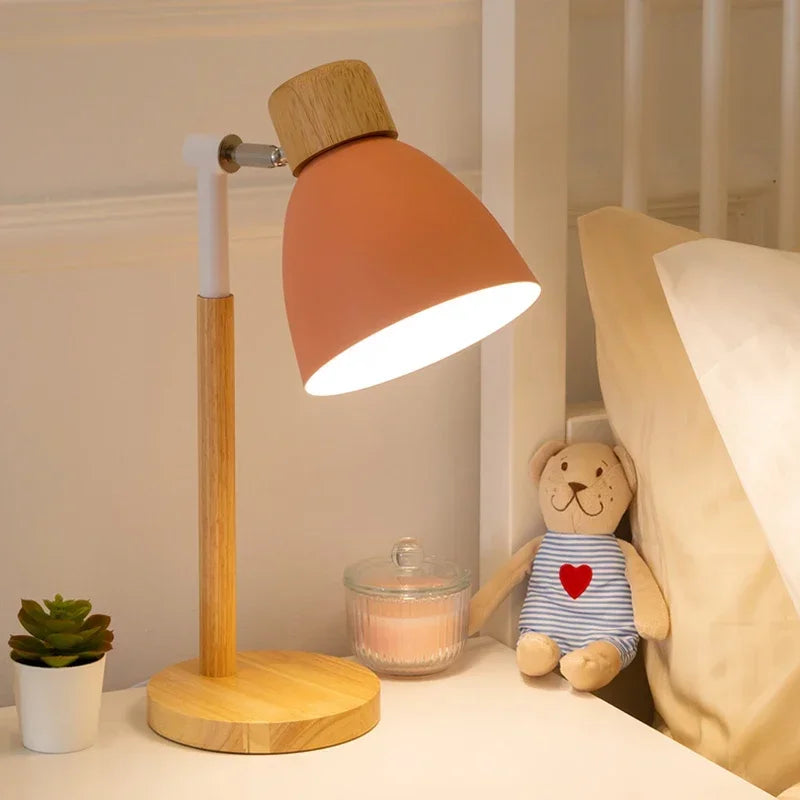 Luminária de Mesa Madeira Nórdica LED Giratória – Leitura e Decoração