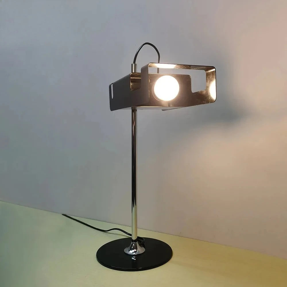 Luminária de Mesa Industrial Italiana – Sala, Escritório e Hotel