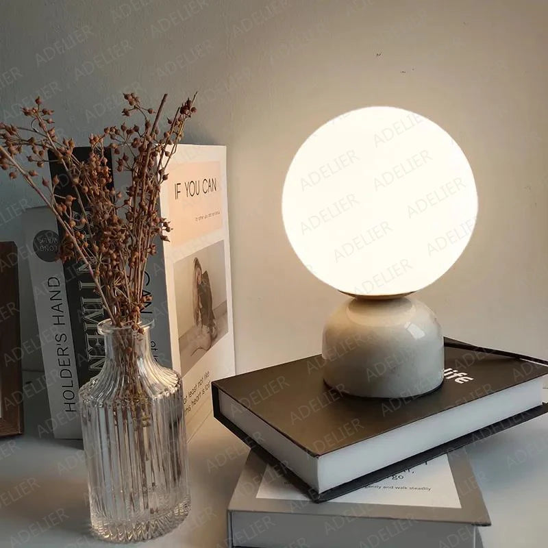 Luminária de Mesa Mármore com Bola de Vidro – Decoração para Sala e Quarto