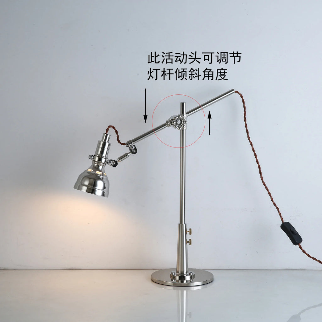 Luminária de Mesa Industrial com Braço Articulado e Presilha – LED Retrô