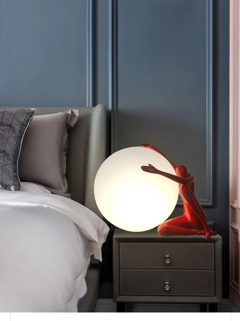 Luminárias de Mesa Modern Nordic Art Floor Lamp Abstract Decoration Of Human Figure Holding Ball Vertical Lamp Creative Figure Sculpture Decorative