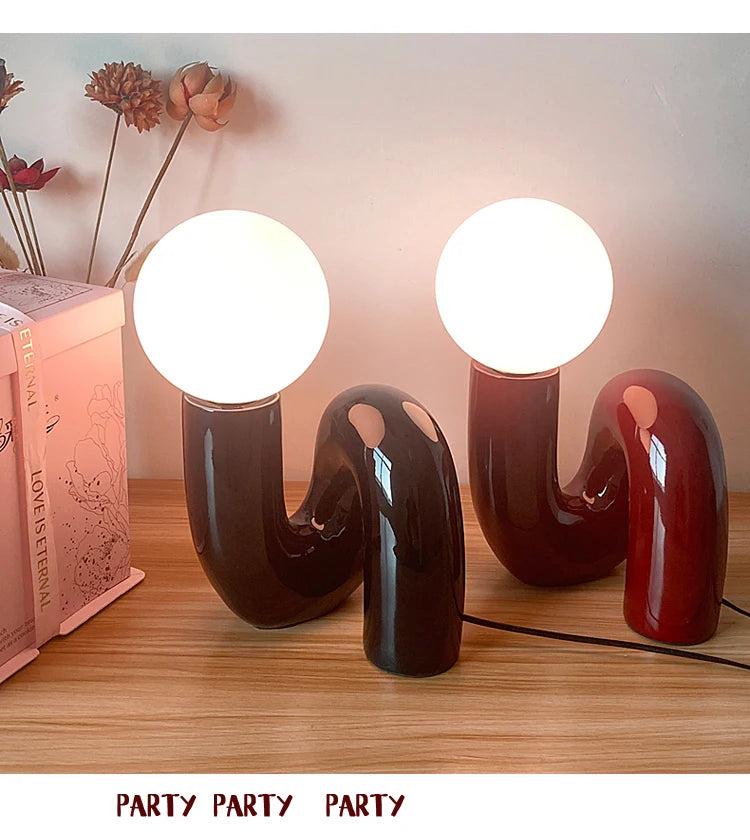 Luminária de Mesa Resina Retrô Artística – Decorativa para Quarto e Sala