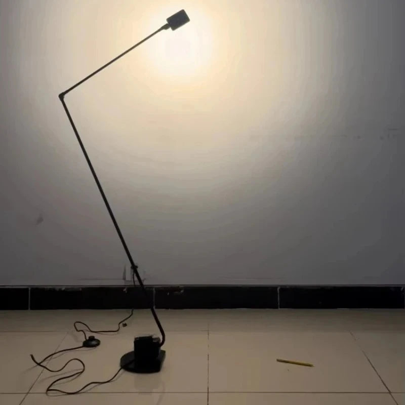 Luminária de Chão Italiana Retrô Braço Articulado – Sala e Escritório