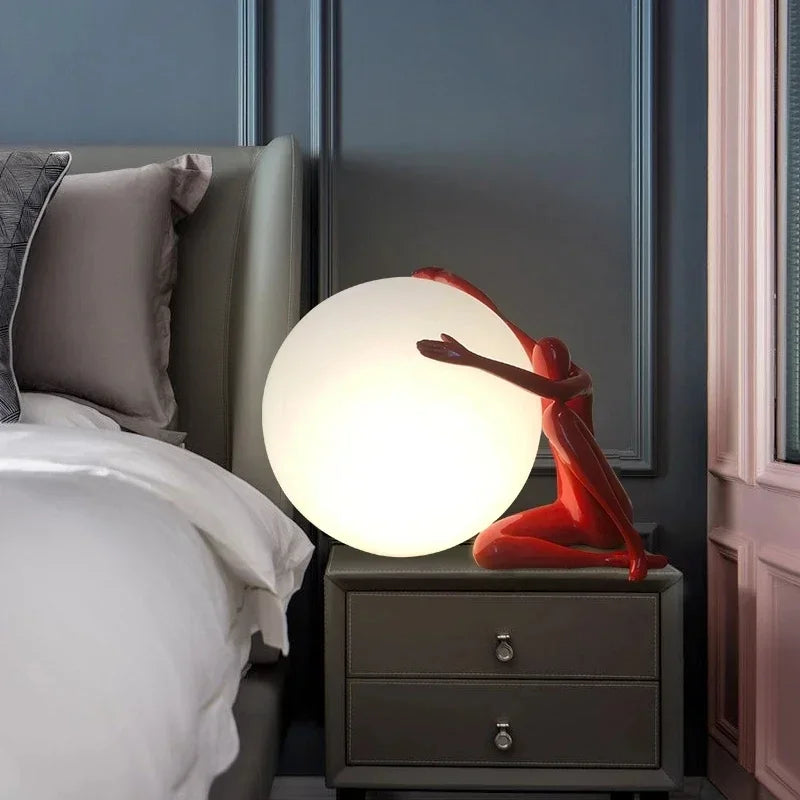 Luminárias de Mesa Modern Nordic Art Floor Lamp Abstract Decoration Of Human Figure Holding Ball Vertical Lamp Creative Figure Sculpture Decorative