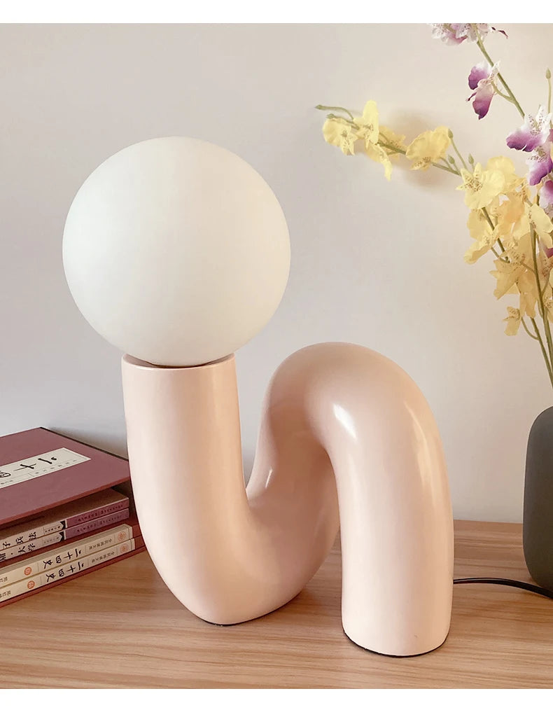 Luminária de Mesa Resina Retrô Artística – Decorativa para Quarto e Sala