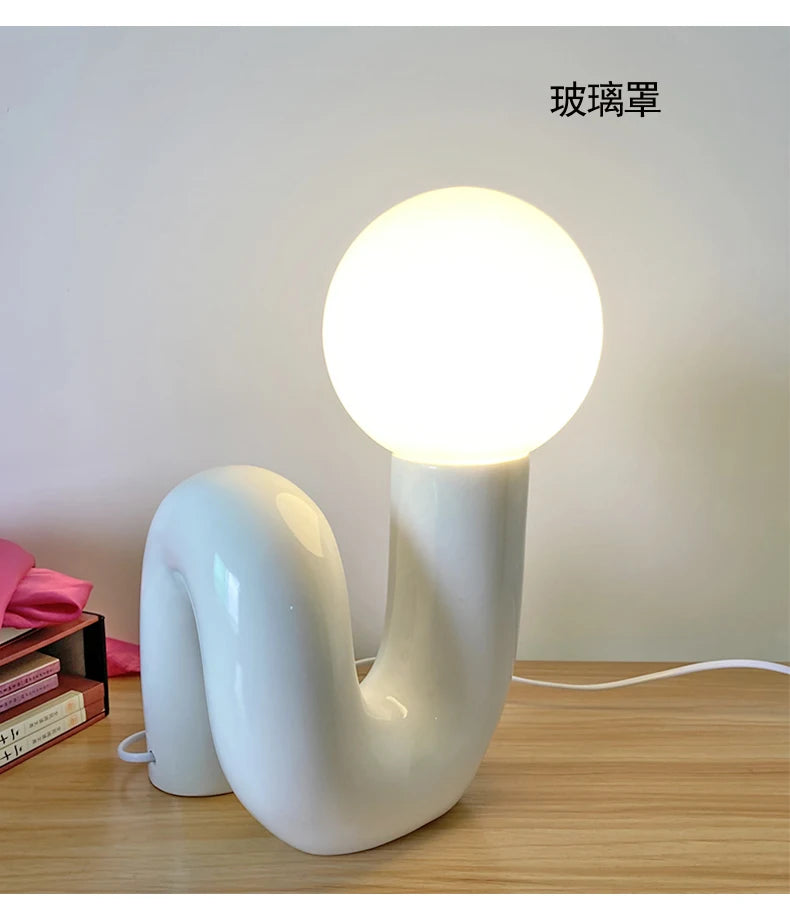 Luminária de Mesa Resina Retrô Artística – Decorativa para Quarto e Sala