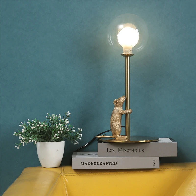 Luminária de Mesa Ratinho Resina LED – Decorativa para Casa e Presente
