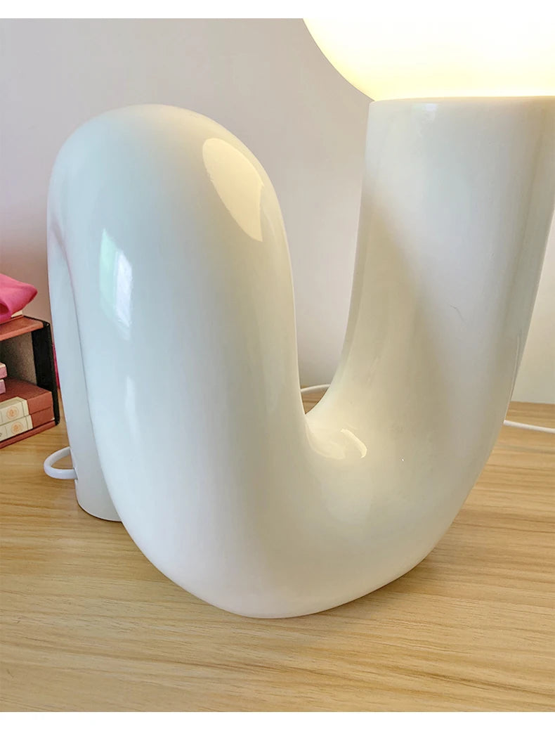 Luminária de Mesa Resina Retrô Artística – Decorativa para Quarto e Sala