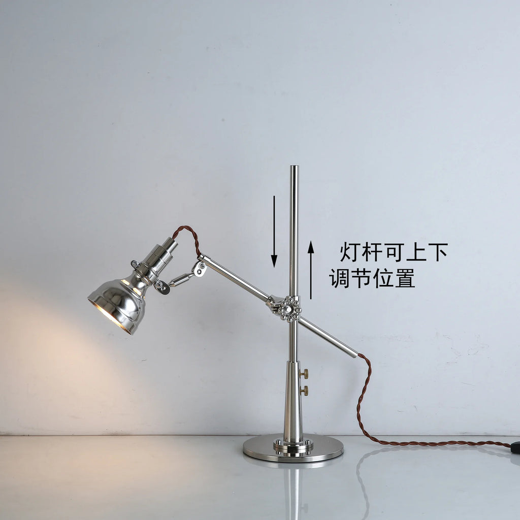 Luminária de Mesa Industrial com Braço Articulado e Presilha – LED Retrô