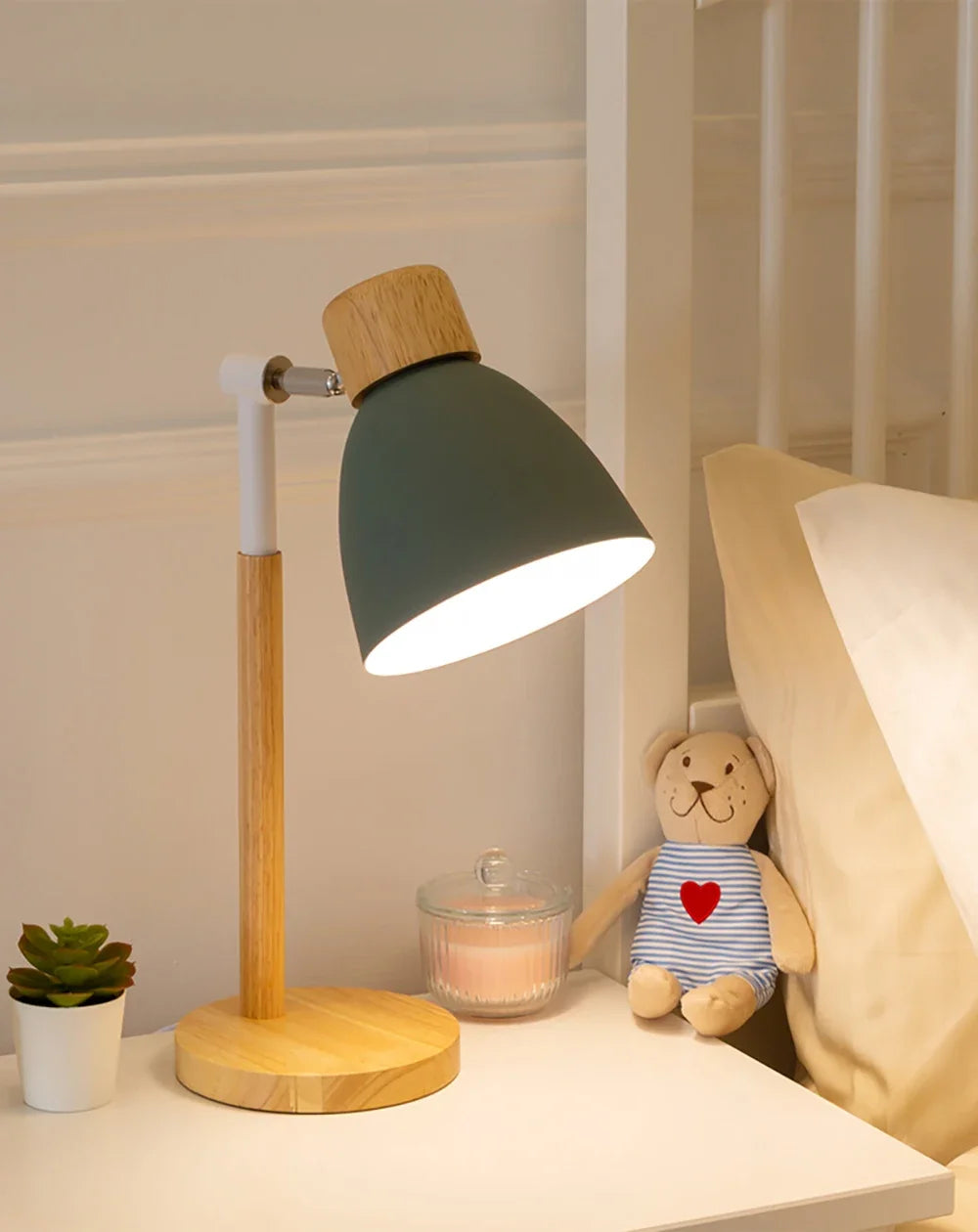 Luminária de Mesa Madeira Nórdica LED Giratória – Leitura e Decoração