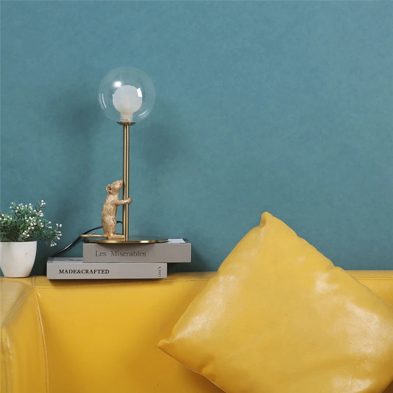 Luminária de Mesa Ratinho Resina LED – Decorativa para Casa e Presente