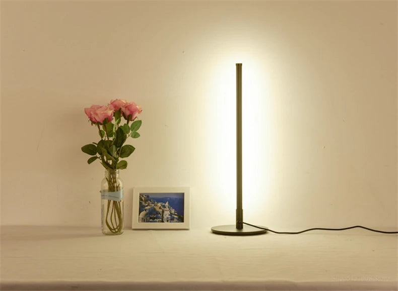 Luminária de Mesa Minimalista LED para Quarto – Estilo Hotel e Cabeceira