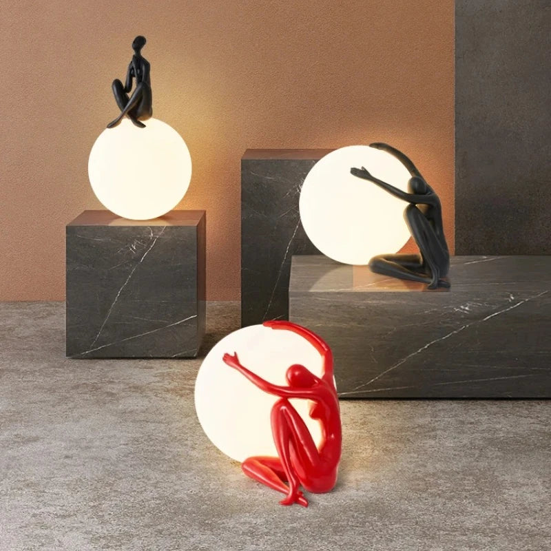 Luminárias de Mesa Modern Nordic Art Floor Lamp Abstract Decoration Of Human Figure Holding Ball Vertical Lamp Creative Figure Sculpture Decorative