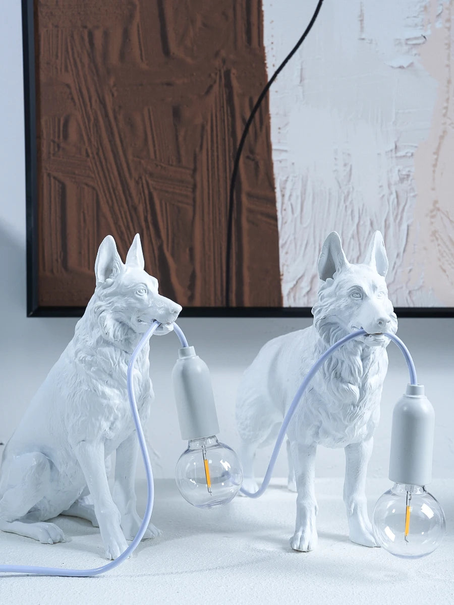 Luminária de Mesa Pastor Alemão Resina USB – Quarto Infantil e Decoração