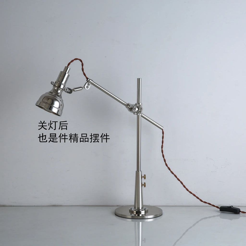 Luminária de Mesa Industrial com Braço Articulado e Presilha – LED Retrô
