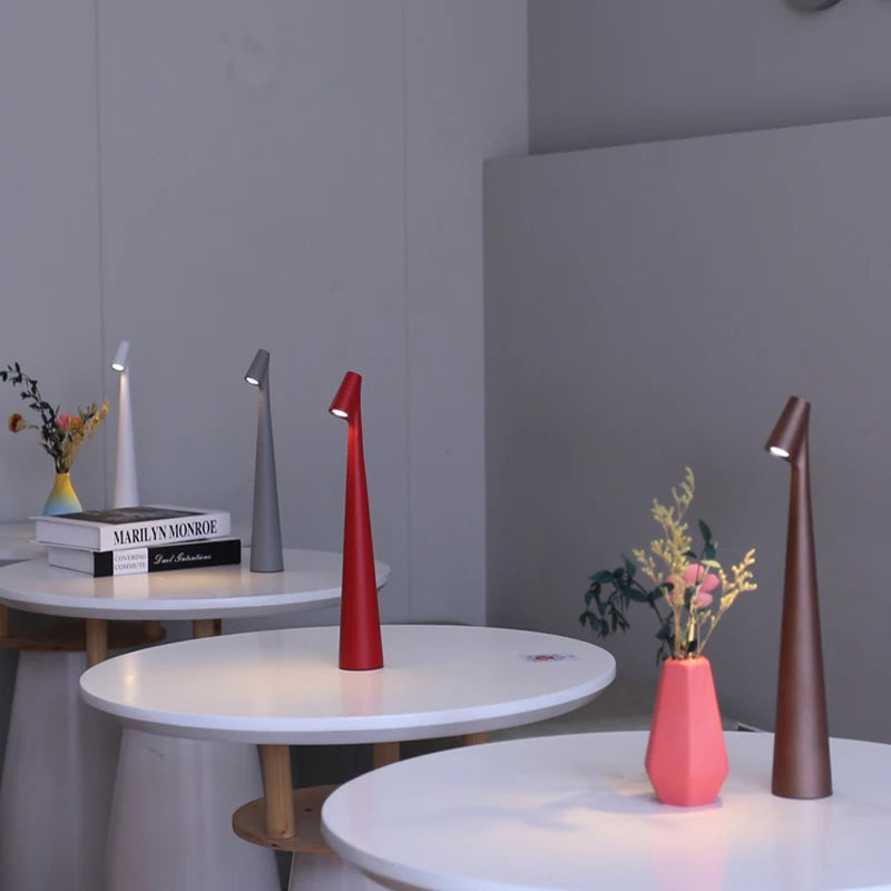 Luminária de Mesa LED Touch USB Minimalista – Atmosfera para Cabeceira