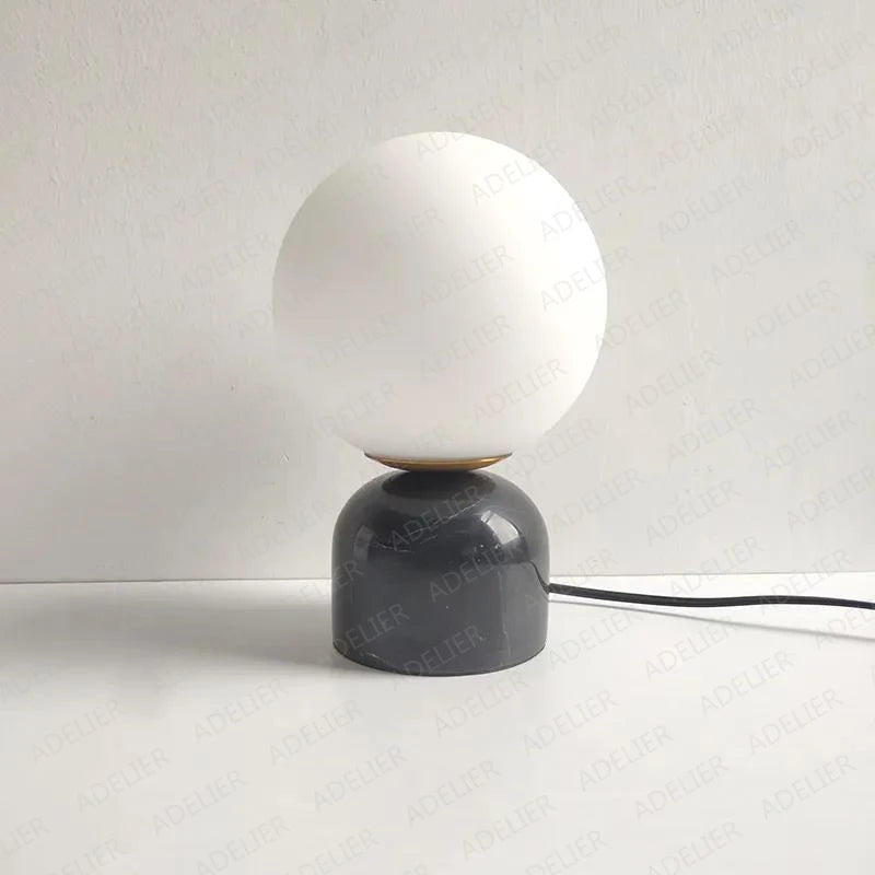 Luminária de Mesa Mármore com Bola de Vidro – Decoração para Sala e Quarto