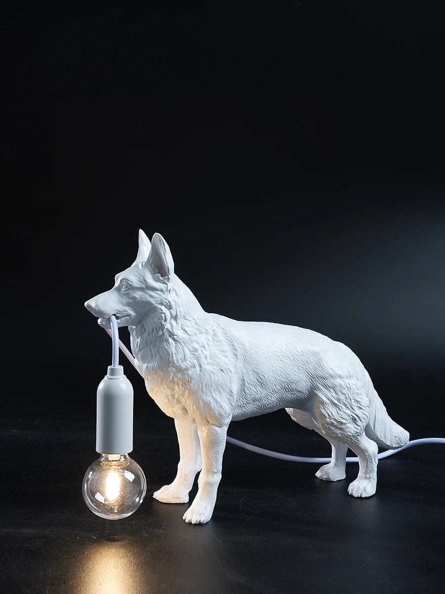 Luminária de Mesa Pastor Alemão Resina USB – Quarto Infantil e Decoração