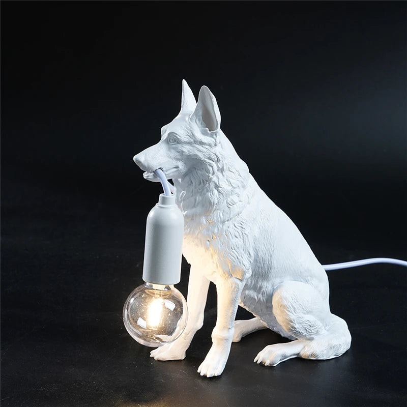 Luminária de Mesa Pastor Alemão Resina USB – Quarto Infantil e Decoração
