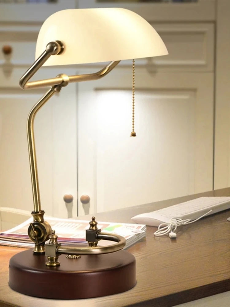Luminária de Mesa Americana Retrô com Abajur Verde – Quarto e Escritório
