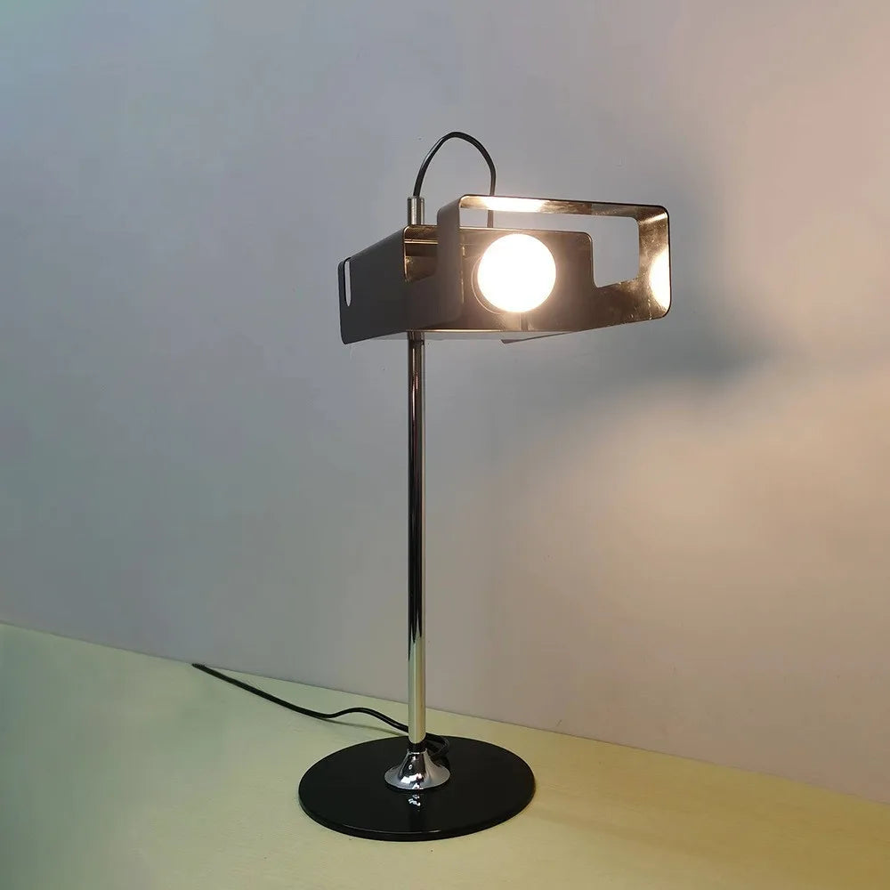 Luminária de Mesa Industrial Italiana – Sala, Escritório e Hotel