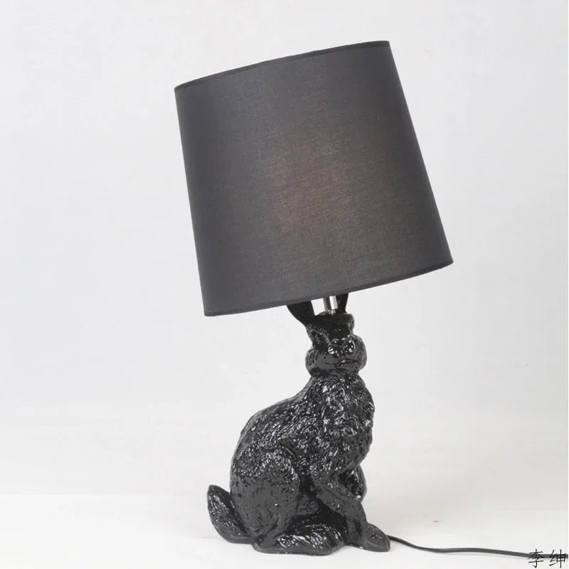Luminária de Mesa Coelho LED Resina Nórdica – Quarto e Cabeceira