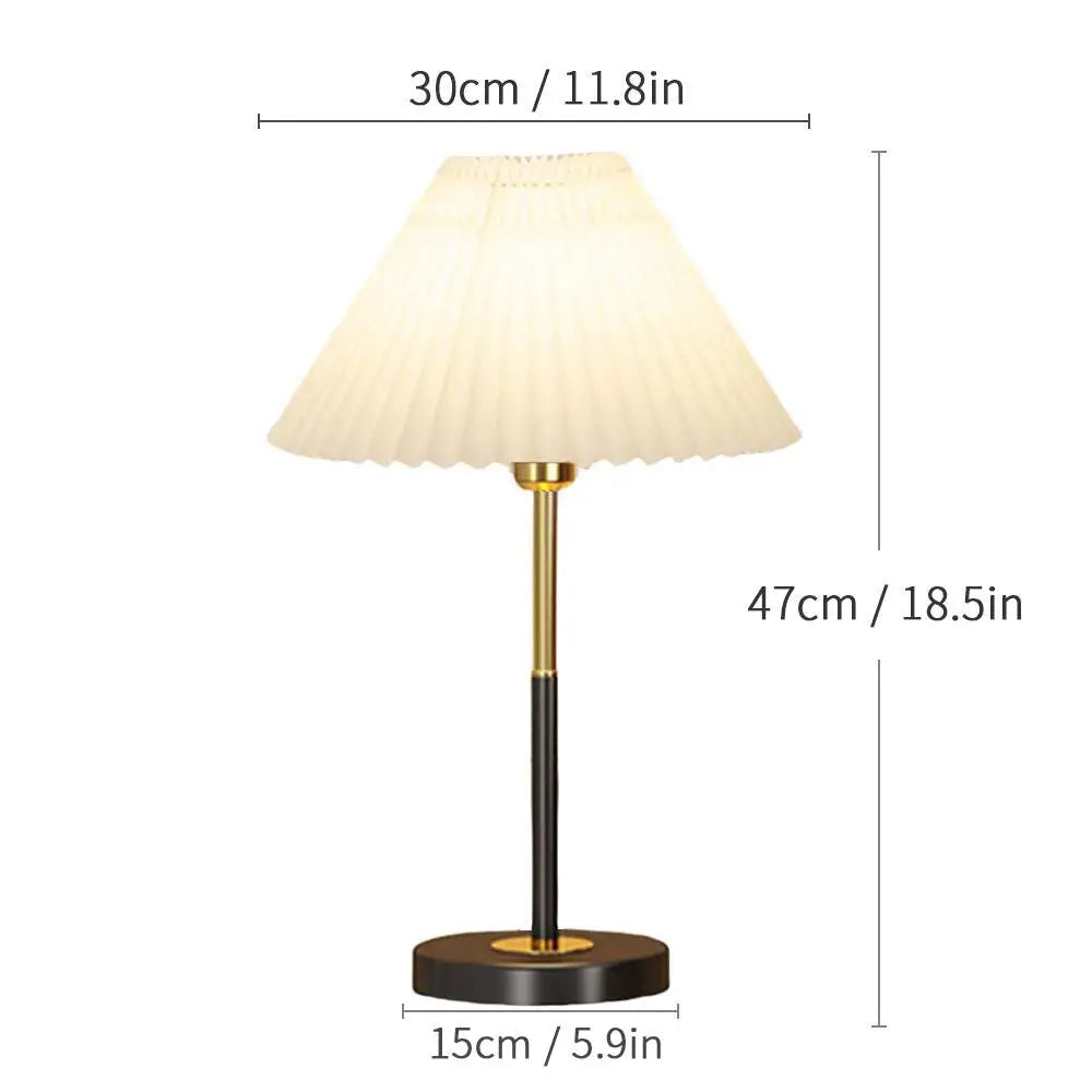 Abajur Metal Desk Lamp Light Luxo Estilo Vertical Bedside Decoration Black Table Lamp Pleated Fabric Lampshade Gold Lighting Fixture