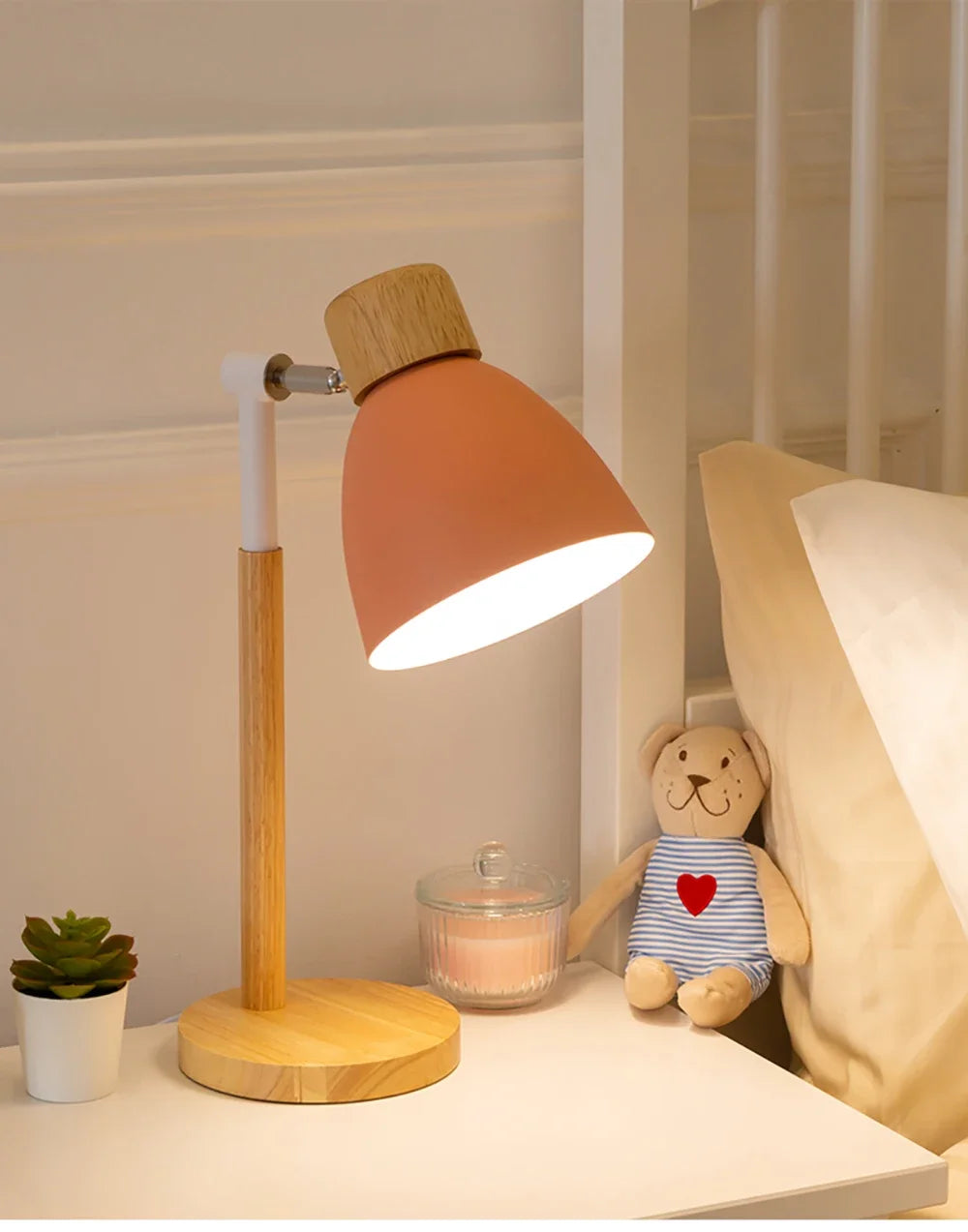 Luminária de Mesa Madeira Nórdica LED Giratória – Leitura e Decoração