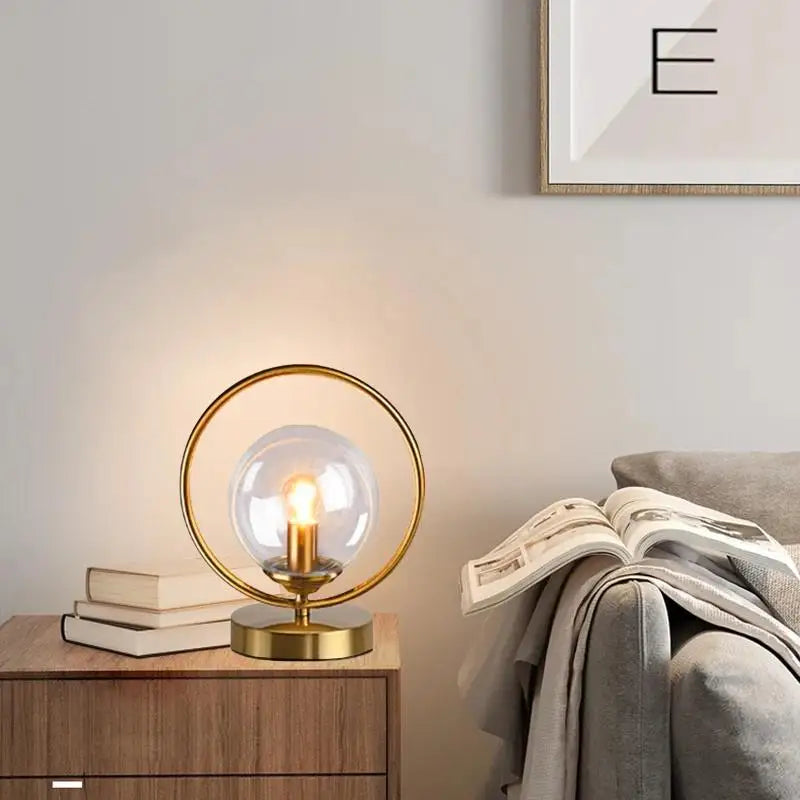 Luminária de Mesa Latão com Esfera de Vidro – Sala, Quarto e Cabeceira