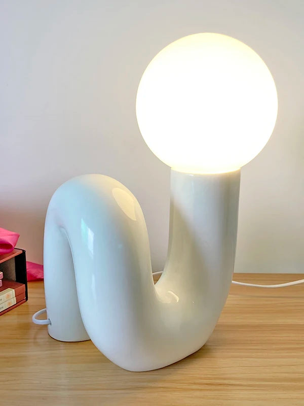 Luminária de Mesa Resina Retrô Artística – Decorativa para Quarto e Sala