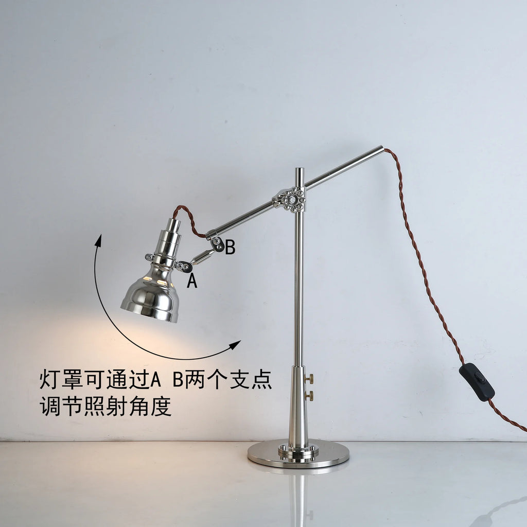 Luminária de Mesa Industrial com Braço Articulado e Presilha – LED Retrô