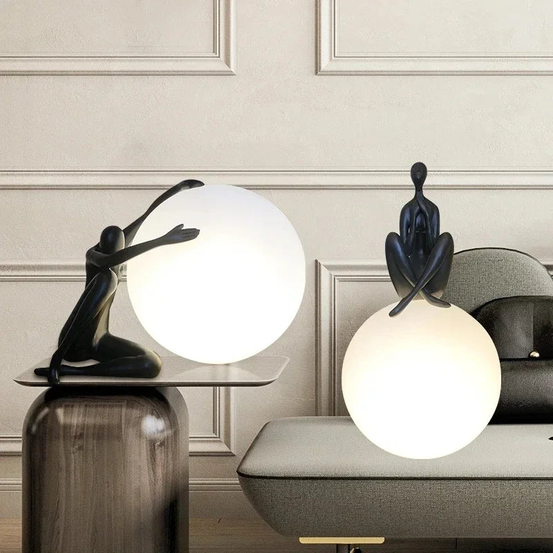 Luminárias de Mesa Modern Nordic Art Floor Lamp Abstract Decoration Of Human Figure Holding Ball Vertical Lamp Creative Figure Sculpture Decorative