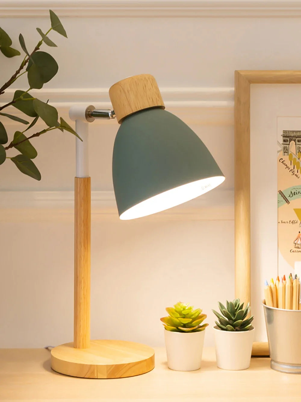 Luminária de Mesa Madeira Nórdica LED Giratória – Leitura e Decoração