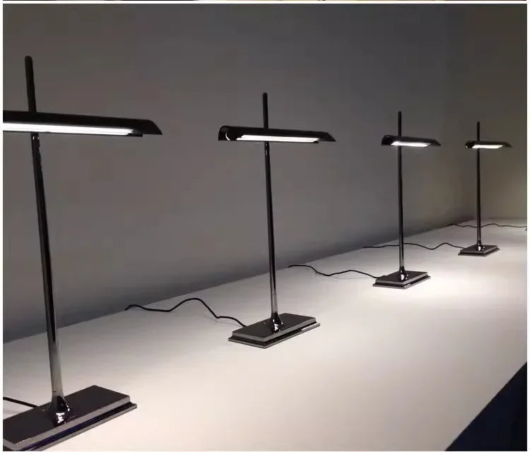 Luminária de Mesa Italiana para Estudo, Café e Decoração de Ambiente