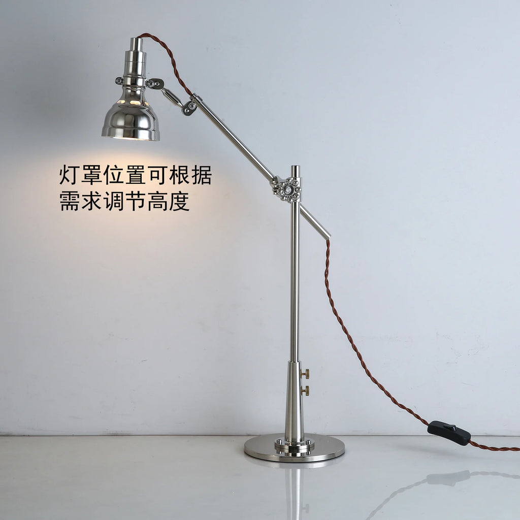 Luminária de Mesa Industrial com Braço Articulado e Presilha – LED Retrô