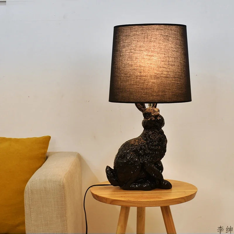 Luminária de Mesa Coelho LED Resina Nórdica – Quarto e Cabeceira