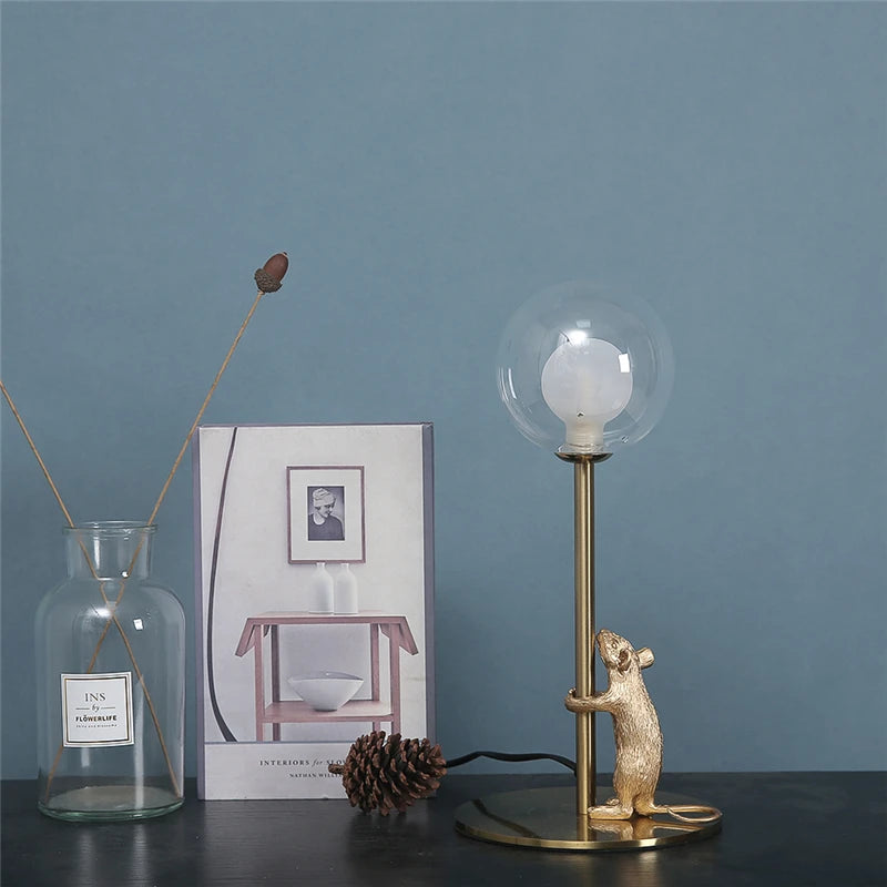 Luminária de Mesa Ratinho Resina LED – Decorativa para Casa e Presente